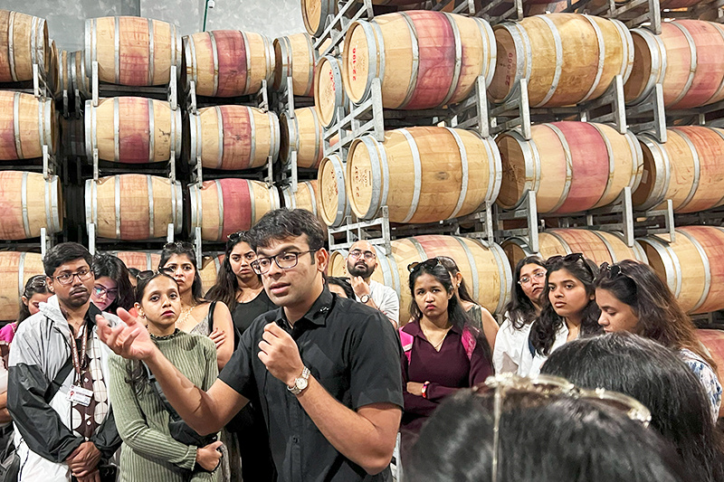 MGLuxM and HBL students visit Sula vineyards